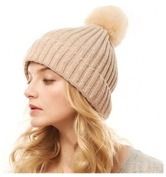 Beige winter hat - Chenille pom pom beanie